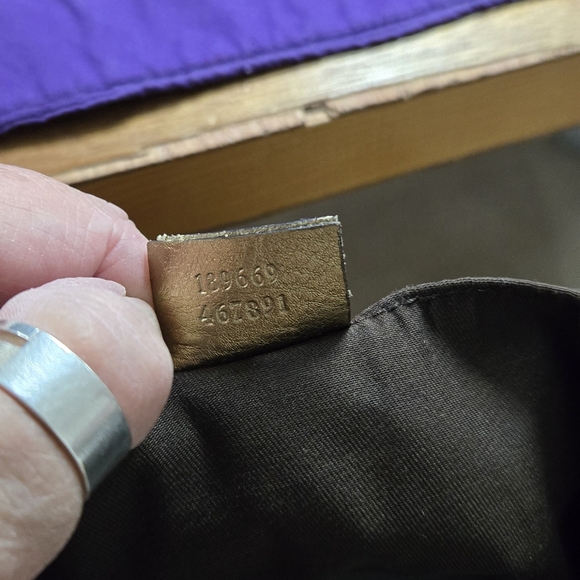 AUTHENTIC GUCCI GG CANVAS TOTE - Picture 6 of 9